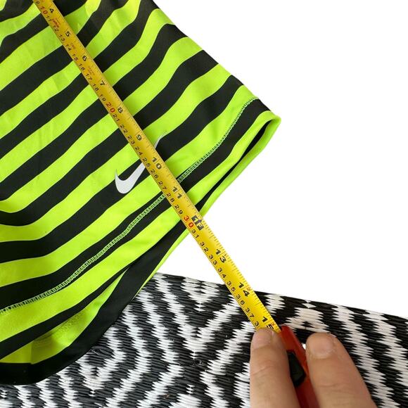 NIKE womens Green and Black Striped Polka Dot Compression Shorts Athletic Sz XL - Picture 2 of 6